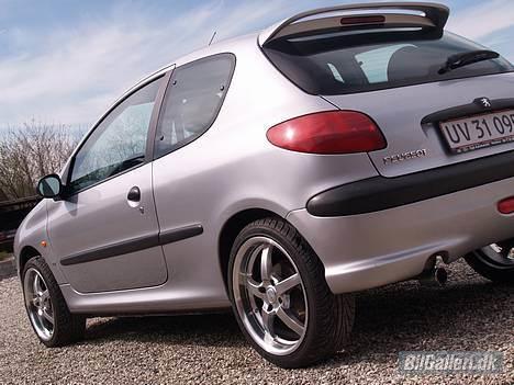 Peugeot 206 TOTAL SKADET:( billede 1