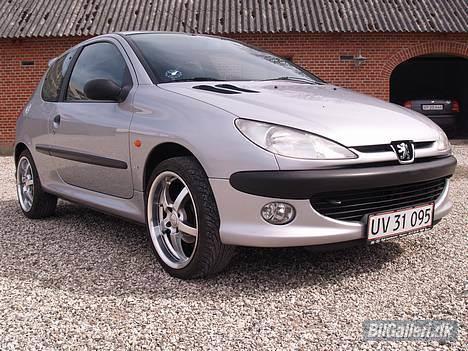 Peugeot 206 TOTAL SKADET:( billede 2