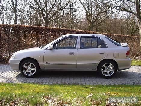 Hyundai Accent 1,5 GLS *SOLGT* - GAMMELT BILLEDE: Den stod sgu lidt højt før :-(( billede 7