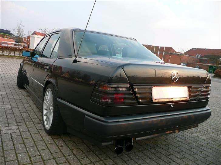 Mercedes Benz W124 - BRABUS 3.6-24 - Tonede Hella Baglygter og Hella Midter Bagstykke. billede 6