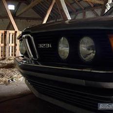 BMW E21 323i 
