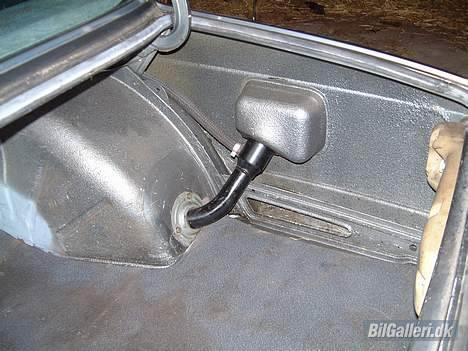 BMW E21 323i  - benzintragten i bagagerum billede 8