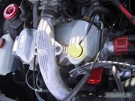 Ford Escort RS Turbo S2 - Pænt originalt motorrum billede 3