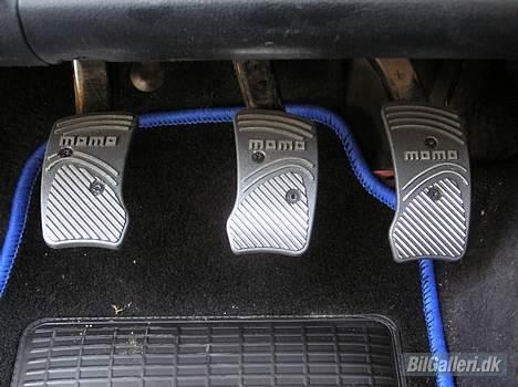 Ford Escort 1,8i Sport *solgt* - Momo pedaler hvis ikke det kan ses :P billede 8