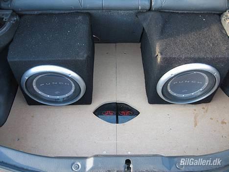 Mazda 323F væk - e i funl gang med anlæg  alt i RF billede 17