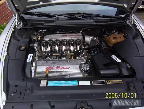 Alfa Romeo 166 V6 - Verden bedste V6 ifgl. de fleste motorskribenter......flot ser den ud, men den lyder endnu bedre ;o) billede 6
