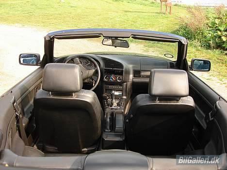 BMW 318i Cabriolet *Til salg* billede 3