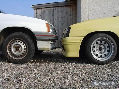 Opel corsa a GT - lidt lavere er den da blevet.. skal lige ha svjeset lidt om på udstødningen, så skal den skrues længere ned =) billede 18