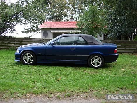 BMW 318i Cabriolet *Til salg* billede 8
