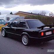 BMW E30 320i