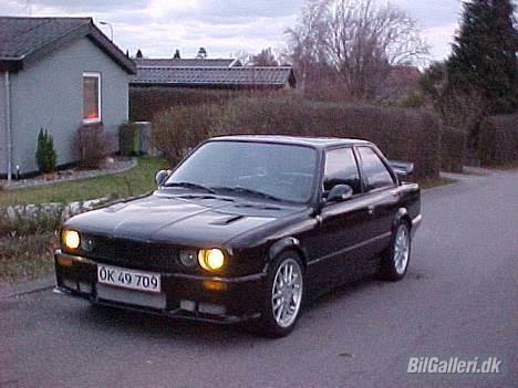 BMW E30 320i billede 2