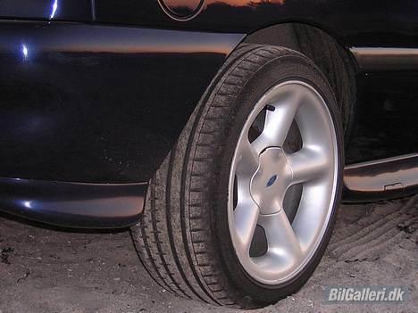 Ford Escort........ - Læg mærke til farven.... billede 5