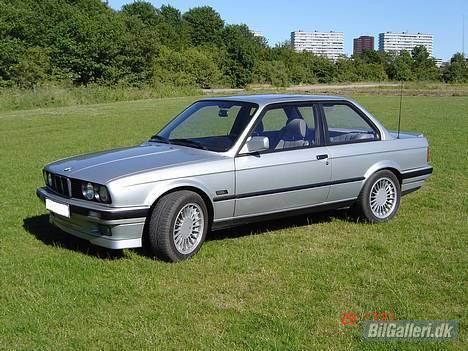 BMW E30 318is SOLGT billede 2