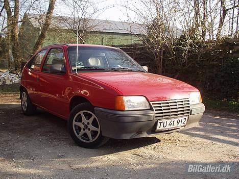 Opel Kadett E *skrottet* billede 5