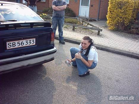 Opel Kadett E  SOLGT ! - Her er jeg i gang med at Spraymale mine lister osv....! billede 5