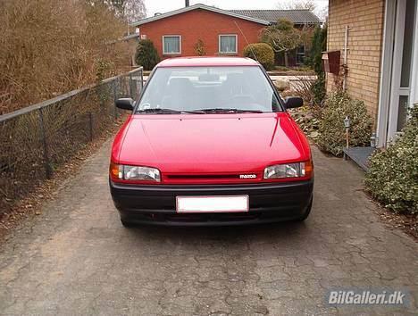 Mazda 323 1.3 LX billede 1