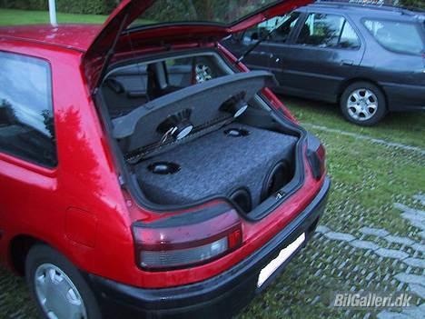 Mazda 323 1.3 LX billede 3