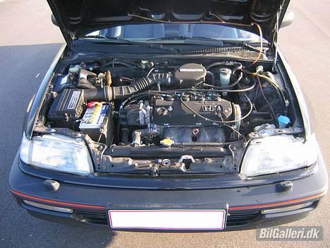 Honda Civic - Lækkert motorrum, ser næsten ud som nyt! billede 6