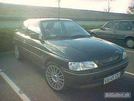 Ford  Escort (død) - billedet er fra efteråret, inden fronten blev udspartlet, og badboy blev lavet billede 1