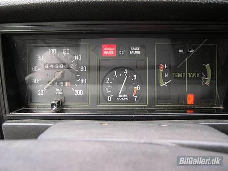 Volvo 145 - Ja og så har jeg lige sat original omdrejningstæller i. billede 6