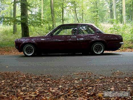 Opel Ascona B   SOLGT - sådan ser det ud når man små toner lygterne!! men man kan se lieg så meget når det er mørkt som de er mørke!! nedern billede 3