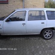 Opel kadett e carvan skrot