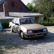 Opel ascona  c 1,6 SKROTTET