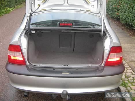 Opel Vectra B - Fin plads til noget anlæg billede 6