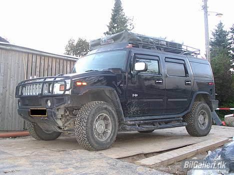 Amerikaner Hummer H2 - Fra siden.. Billedet er taget lidt for at vise hvor stor den er! billede 2