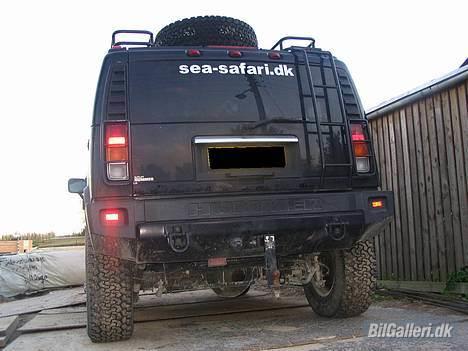 Amerikaner Hummer H2 - Her er bilen hævet så meget den kan med luft undevognen... så er der rimelig med fri højde.. billede 8