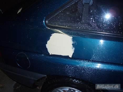 Ford escort byttet væk  - af den bagerste bule inden ned pudsning  billede 15