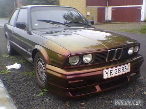 BMW 320i 2,0 2d. SOLGT billede 4