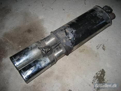 Ford Fiesta 1600CVH Solgt - Remus potte som måske kommer på, mener at det er 2*90mm afgange der er på den. billede 13