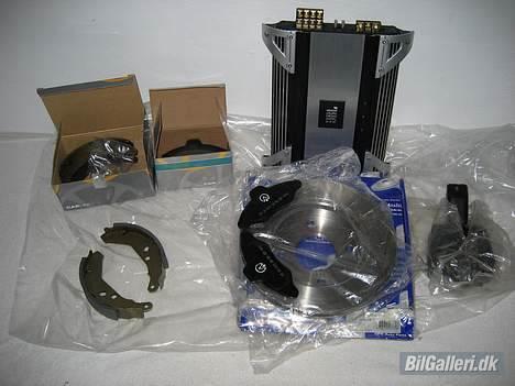 Ford Fiesta 1600CVH Solgt - Så kom der nye bremser og forstærker hjem. billede 15