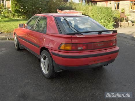 Mazda 323f 1,8i gt billede 3