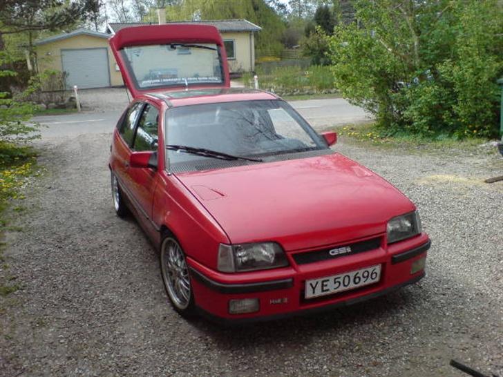 Opel 2.0 GSi 16v TURBO [SOLGT] - som den står nu. i dag den. 2. maj 07 billede 16