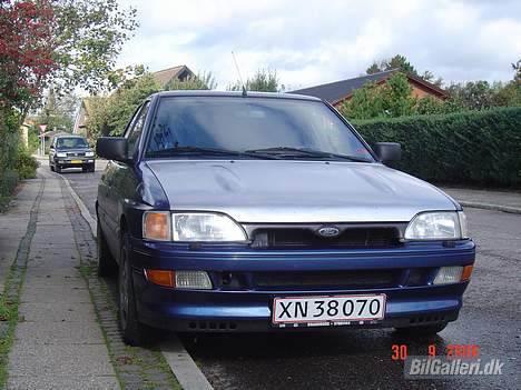 Ford Escort (Solgt) - Havde lige Rs hjelmen på for at se billede 2
