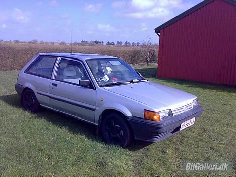 Nissan sunny billede 3