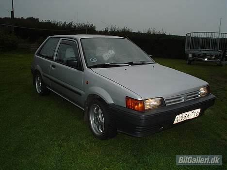 Nissan sunny billede 5