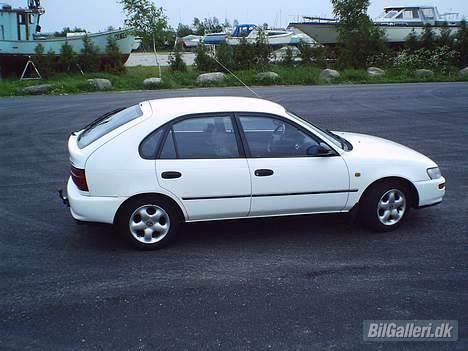 Toyota corolla Xli(totalskadet)  - bilen som den så ud da jeg købte den billede 2