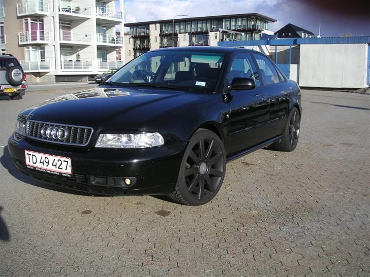 Audi A4 - Solgt... - Kommet lidt øjenskygge på fronten - kan ik helt finde ud af om det ser fedt ud eller det er for meget billede 1