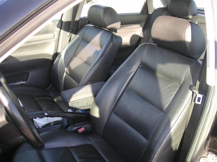 Audi A4 - Solgt... - Så kom der lidt læder indenfor. Lækkert og sidde i. :) billede 10