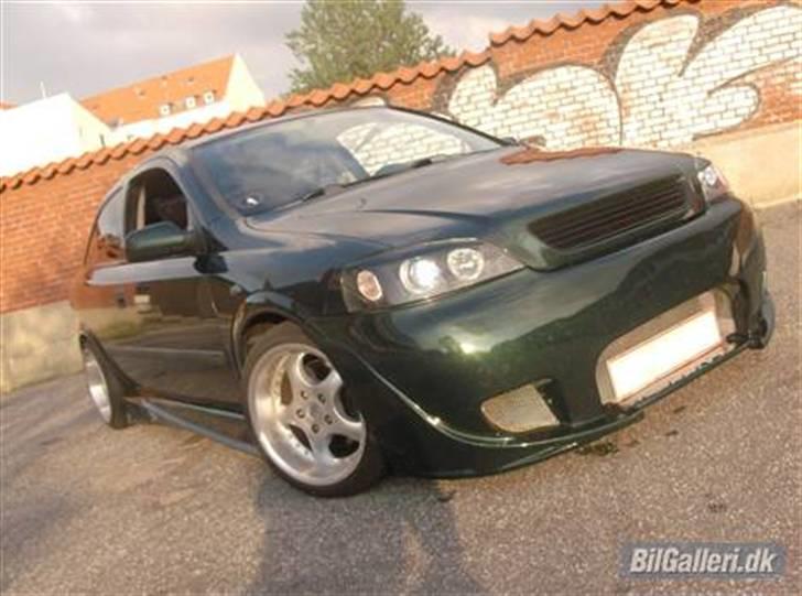 Opel Astra G 2.0 16v sport - fronten før... billede 1