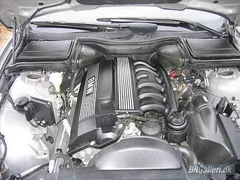 BMW 523i SOLGT billede 11