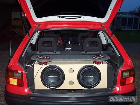 Opel Astra F *Solgt* - nu ser anlæget sådan ud.. mangler dog betrækket.. billede 6