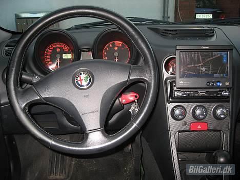 Alfa Romeo 156 2,5 V6 Azura nuvolla - læderrat og sportskit 1 interiør billede 13