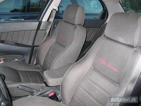 Alfa Romeo 156 2,5 V6 Azura nuvolla - Lækre sæder.. Meeen det måtte godt have været Læder istedet :-( billede 14