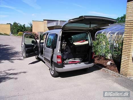 Citroën picasso *solgt* - Det blir i la farmilia, konens containerskib M/S Berlingo, pakket til sommerferie.  billede 5