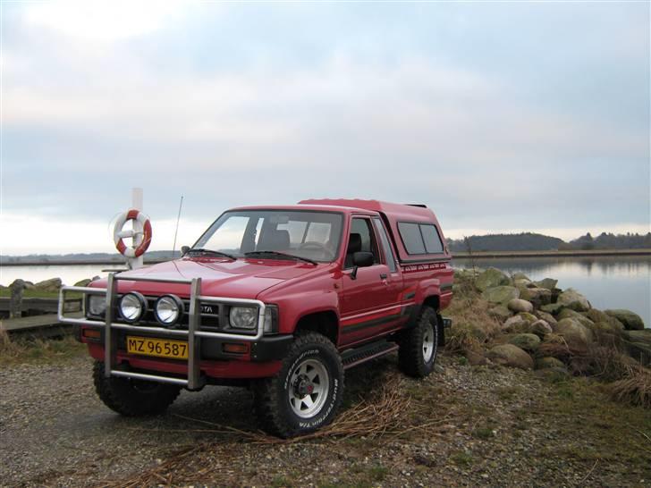 Toyota Hilux 2,4D LN65 4X4  - Toyota Hi Lux ano 1986 dette er fjerder medlem af familen siden 1991 og et trofast et. Jeg selv er født i 1989:-) billede 1