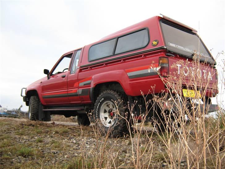 Toyota Hilux 2,4D LN65 4X4  - Igen den fine bil, de tre første billeder er taget ved lystbådehaven i Mellerup ved Randers Fjor billede 3